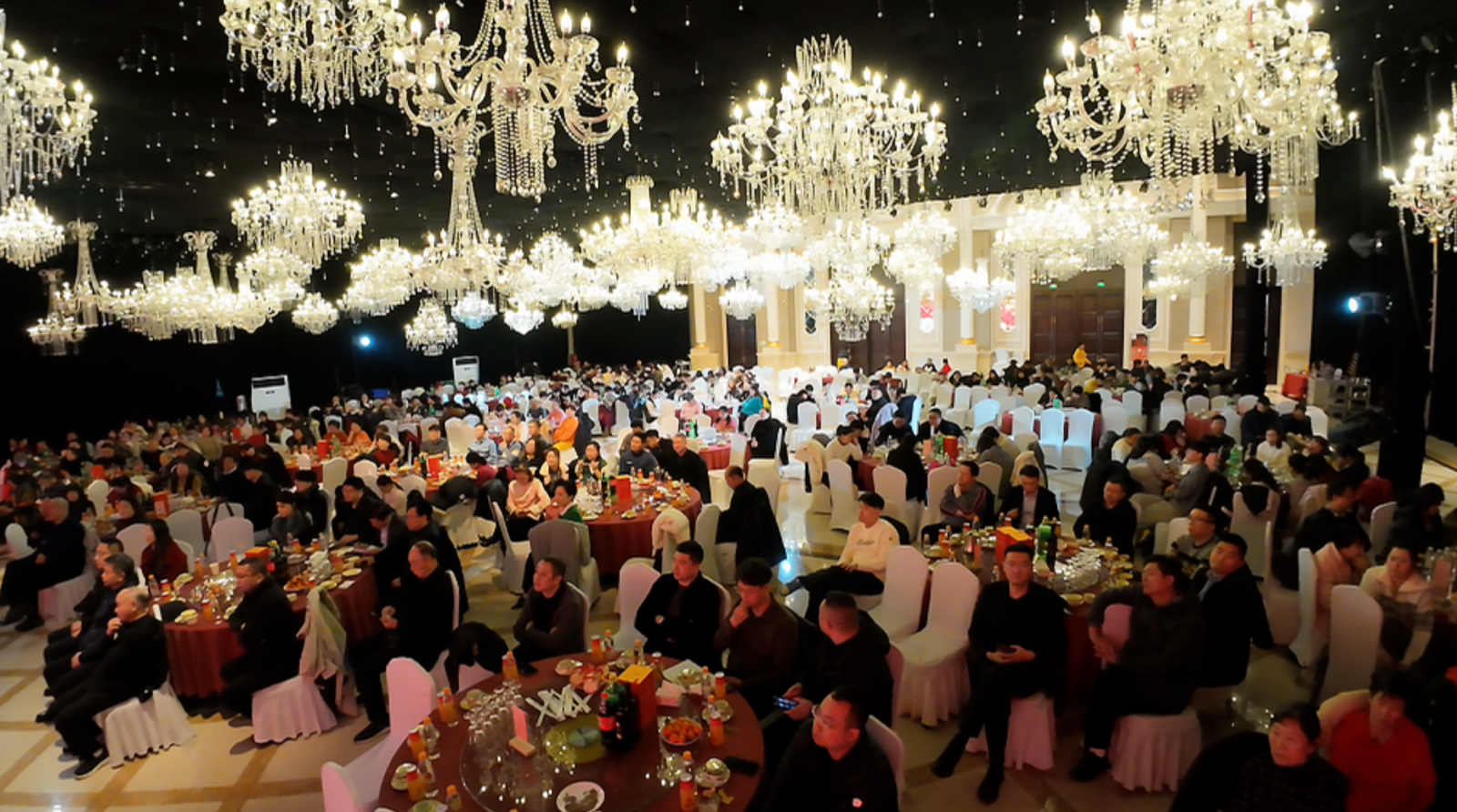 龙马精神启新程 医养融合暖万家——山东杏罘医养集团2026新年盛典暨2025年度总结表彰大会圆满举行